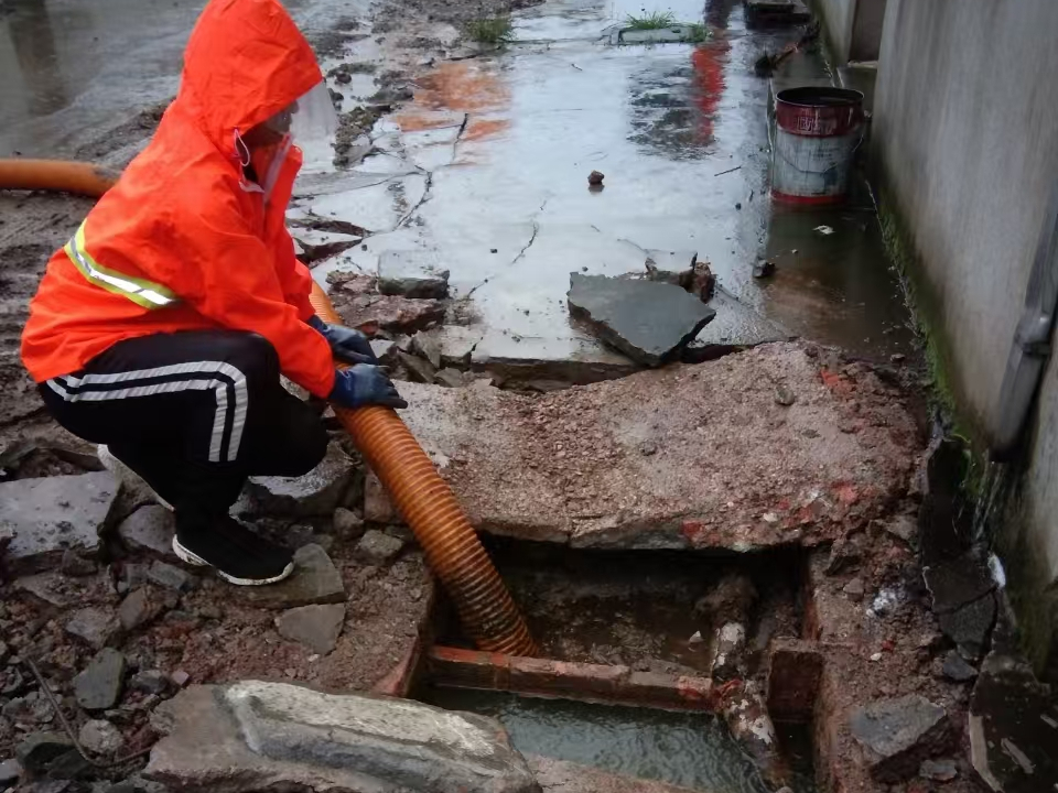 阳江镇专业清理污水池 炜誉市政以规范流程守护城市 “肠道”